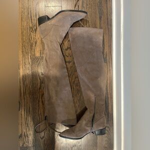 Marc fisher knee high boots. Great condition.